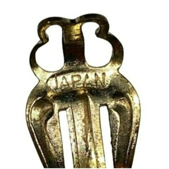 Vintage Gorgeous Lime Green Hand Made Wire Beaded Clip on Earrings signed Japan - Picture 3 of 5